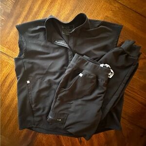 FIGS Black Sleeveless Scrub Set Top is oversized.